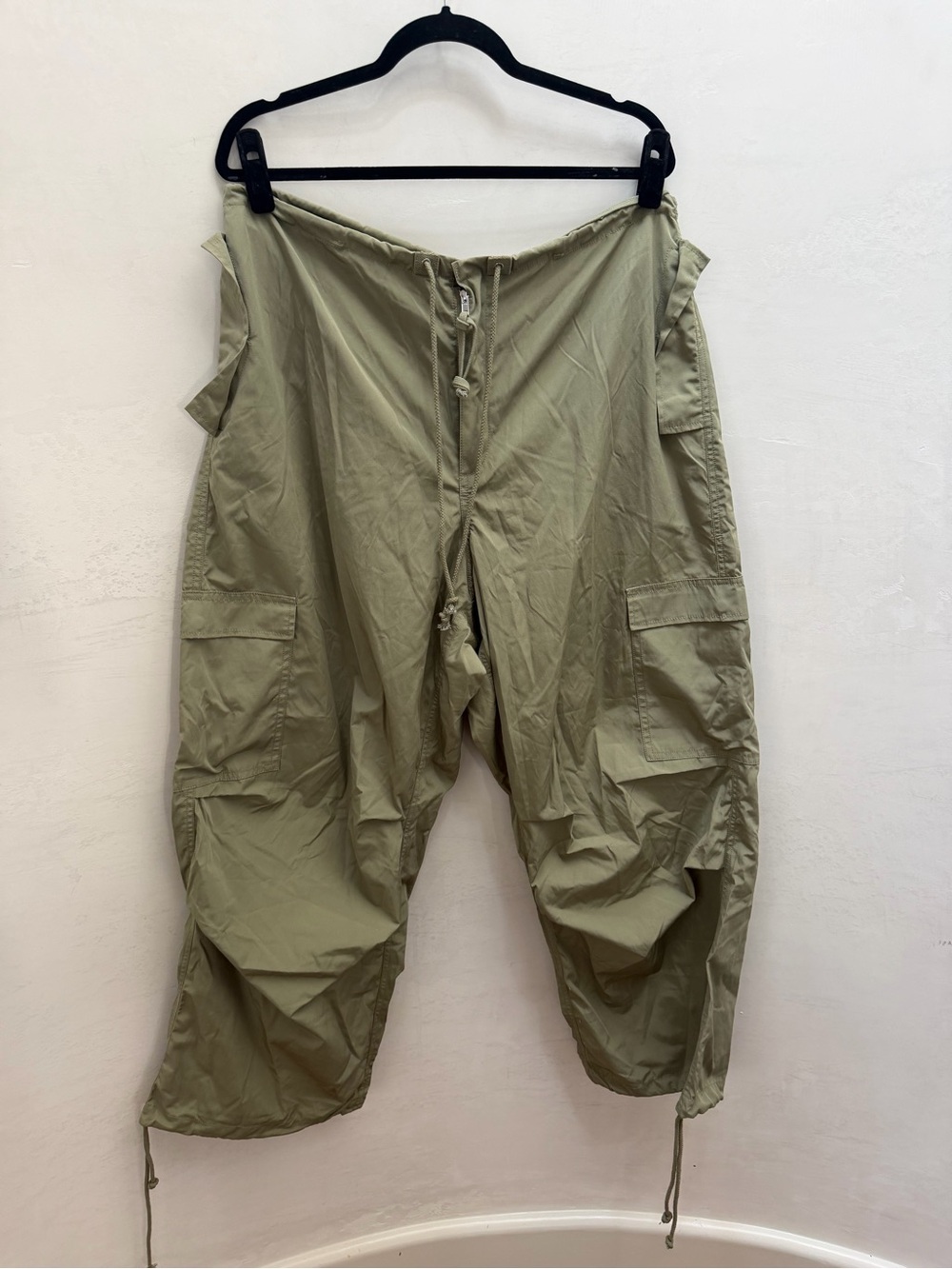 Local European Lightweight Cargo Pants in Olive Green
